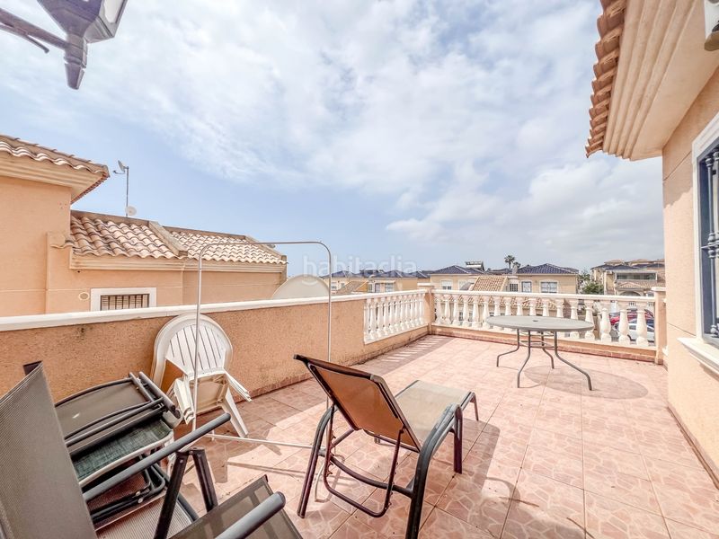 Foto 4b0821f5-1e8e-4bd0-9863-1b883d02d1af. Casa adossada amb aparcament piscina a Los Balcones y los Altos Orihuela