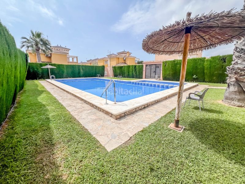 Foto 8ee702bd-97e7-447e-b3d5-c0cb970a91b2. Casa adossada amb aparcament piscina a Los Balcones y los Altos Orihuela