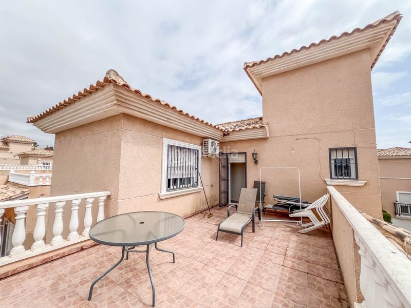 Foto 98144023-4375-4725-aafd-63a6df9a5a3c. Casa adossada amb aparcament piscina a Los Balcones y los Altos Orihuela