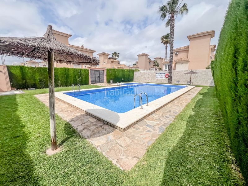 Foto b4d37448-8287-4a24-a99b-9bfc0bb0b679. Casa adossada amb aparcament piscina a Los Balcones y los Altos Orihuela