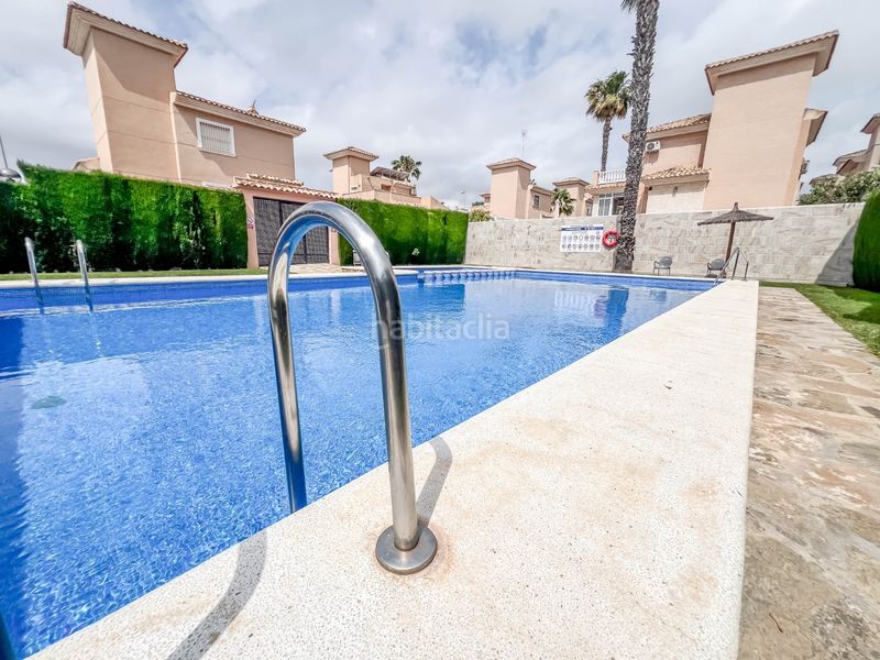 Foto e934cb1b-fe4c-4d8a-bd2e-30766710ecd9. Casa adossada amb aparcament piscina a Los Balcones y los Altos Orihuela