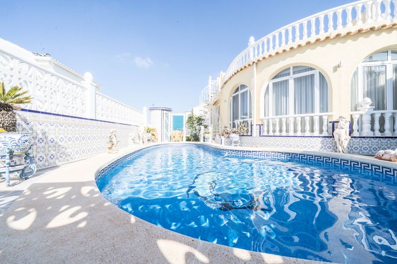 Foto bcaca0dd-3d72-4a34-953d-5c6241360683. Casa a Villamartín-Las Filipinas Orihuela