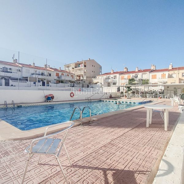 Foto f48f2b1e-5f86-4f32-ad6c-fe7c471e540c. Casa adossada amb piscina a Torreblanca Torrevieja