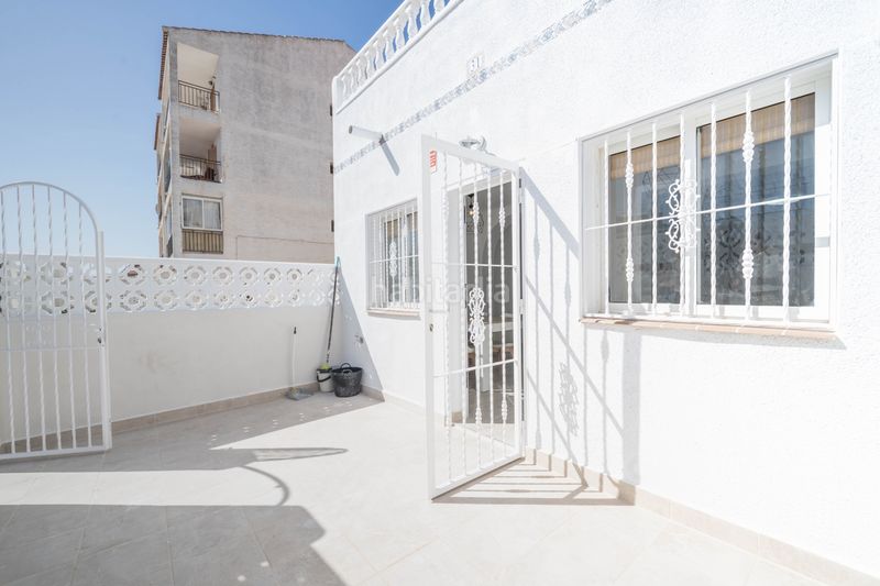 Foto f544ac00-5ad3-44a8-a669-ca5707914329. Casa adossada amb piscina a Torreblanca Torrevieja