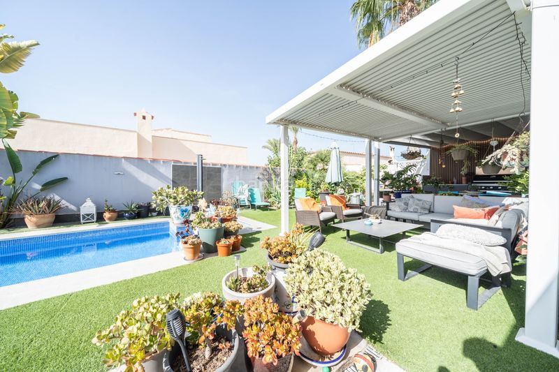 Foto 3d7a0d7d-be5b-4409-8279-5aa35f16575e. Casa amb aparcament piscina a Zona Carrefour - Urbanizaciones Torrevieja