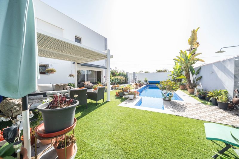 Foto a3b6139d-a3e8-4ed5-87c1-955a85d4438f. Casa amb aparcament piscina a Zona Carrefour - Urbanizaciones Torrevieja