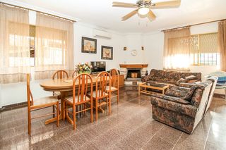 Rent Semi detached house in Torre de la Horadada. Distribucioacuten amplia y funcionalalquiler vacacional en torre