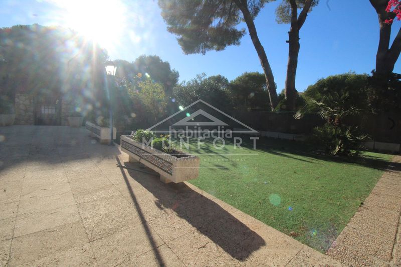 Foto a52b1d78-e9ef-486e-ac9a-29f67f0a0c87. Casa amb piscina a Campoamor Orihuela