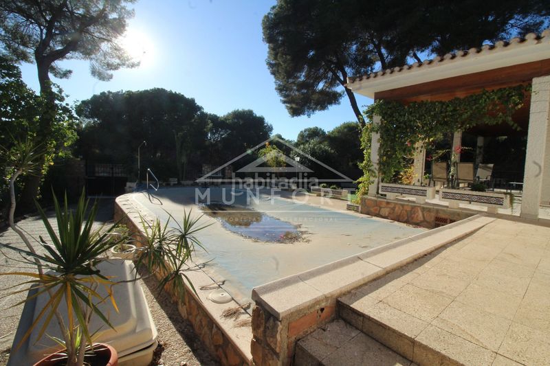 Foto bab2286a-aee7-4250-a2de-d88bbb92f1b1. Casa amb piscina a Campoamor Orihuela