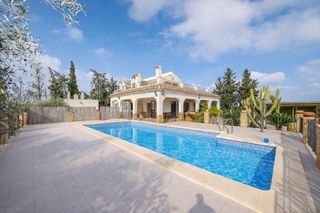 Casa in Gea y Truyols. Villa en valle del sol con 5 dormitorios, gran piscina privada,