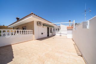 Rent Apartment in Lo Pagán. Distribucioacuten amplia y funcionalalquiler vacacional en lo pa