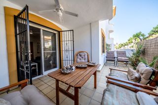 Apartament en Torre de la Horadada. Apartamento en planta baja con jardiacuten privado, junto a la p