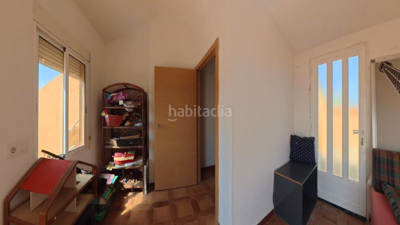 Foto 74ac7054-0147-4f67-8104-abfdadf8fe5f. Casa aparellada amb xemeneia calefacció aparcament a Sueca