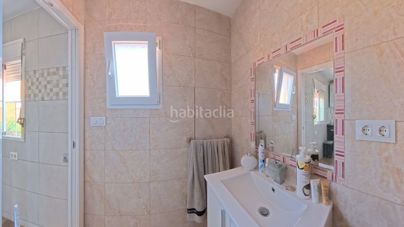 Foto 971a568a-b739-43d0-8eff-8f899446a186. Casa aparellada amb xemeneia calefacció aparcament a Sueca