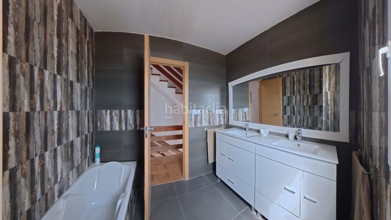 Foto fbb61004-7aa3-4ed1-a3a4-c003279264c8. Casa aparellada amb xemeneia calefacció aparcament a Sueca