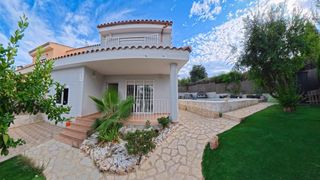 Maison jumelée  Carrer del garbell. Sigma & co. real estate presenta esta exclusiva oportunidad en m