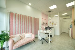 Transfer Business premise in Jaume Roig. Traspaso de peluquería y uñas + box profesional | gran potencial
