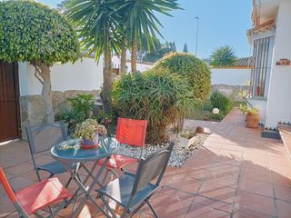 Chalet en Sancti Pietri. Fant�stico chalet en costa santi petri con piscina