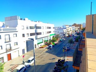 Zweist�ckige Wohnung en N�cleo urbano. Fant�stico d�plex en fuente amarga