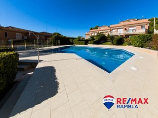 Semi detached house in Pla de Maset - Cap de Salou. Espectacular adosado en cap salou con vistas al mar
