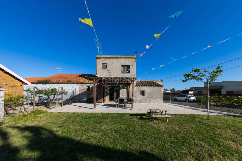 Foto b7bb30d8-f704-412a-a22b-fb883cbac2f3. Casa amb aparcament a Deltebre