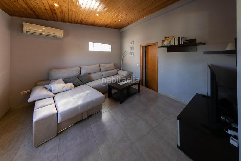 Foto f1867985-af50-420f-b932-ecf0aa4f2bbd. Casa amb aparcament a Deltebre