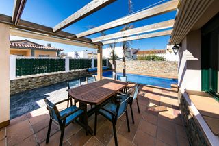Xalet a Deltebre. Chalet en riumar carrer capadella  precio rebajado!