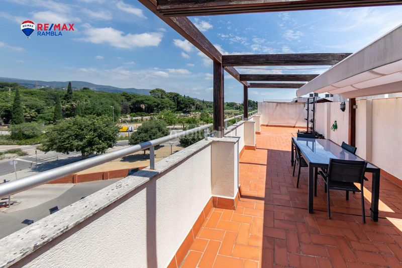 Foto 40a7cf56-1a1e-474d-9dee-32c082450fc3. Àtic amb calefacció aparcament piscina a Mestral Reus