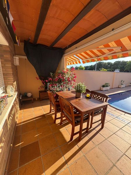 Foto 08925e82-5850-461e-b6bb-f0098f14cf75. Casa adossada amb calefacció aparcament piscina a Vendrell (El)