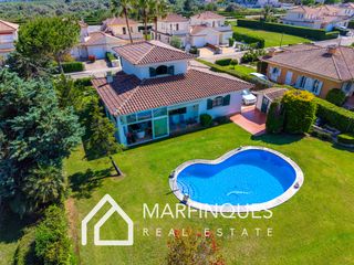 Chalet  Calle barcelona. Villa en panorámica golf