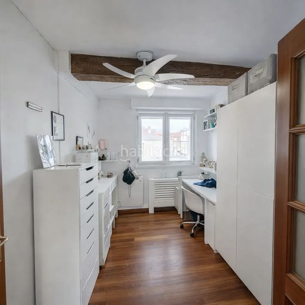 Foto 10360a0e-1015-4abd-a92b-f639bd288227. Flat with heating in Ensanche Vitoria - Gasteiz