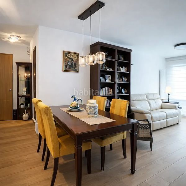 Foto cbd8a1d2-a9c3-4a7e-beea-9fc92029a967. Pis amb calefacció a Ensanche Vitoria - Gasteiz