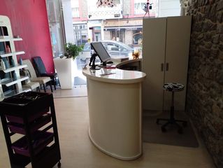 Local Comercial  Avenida santiago. Oportunidad única peluquería lista para abrir junto al centro.