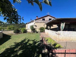 Casa  La nevera kalea. Casa en salinas de añana con dos viviendas independientes y terr