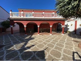 Chalet en Plaza Puente Mayorga