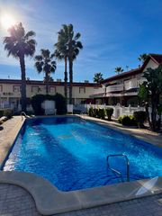 Maison jumelée à Avenida de málaga 34. Chalet luminoso con 2 patios y terraza, trastero y piscina | 11