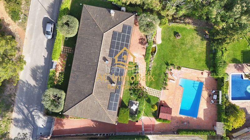 Foto b5116b83-85b7-4a65-a0f5-27a1da635653. Casa amb xemeneia calefacció aparcament piscina a Begues