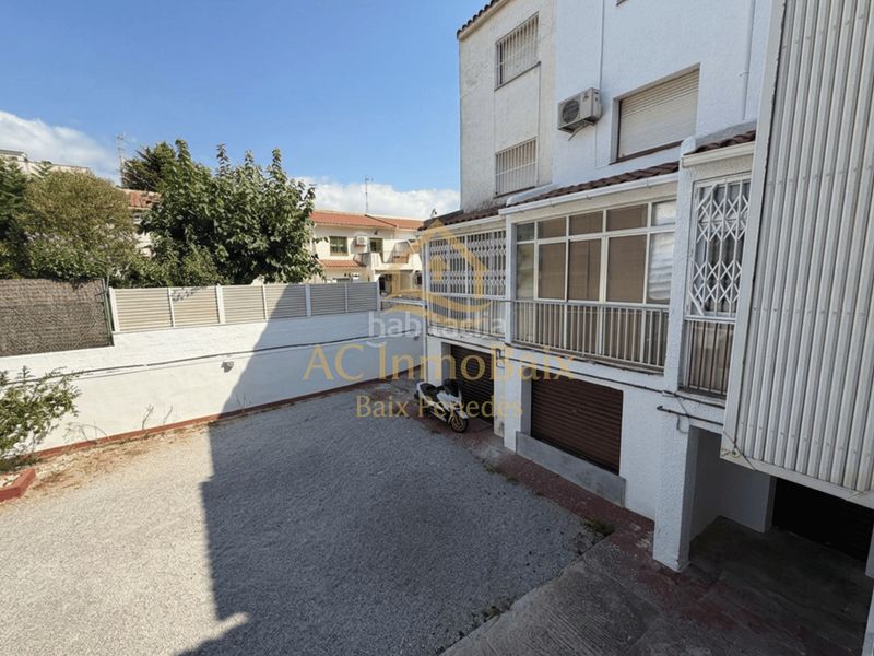 Foto 4ce1bda8-588f-4d5a-b8de-e04c650d040e. Casa adossada amb xemeneia aparcament a Bardaji-El Molí de Baix Cubelles