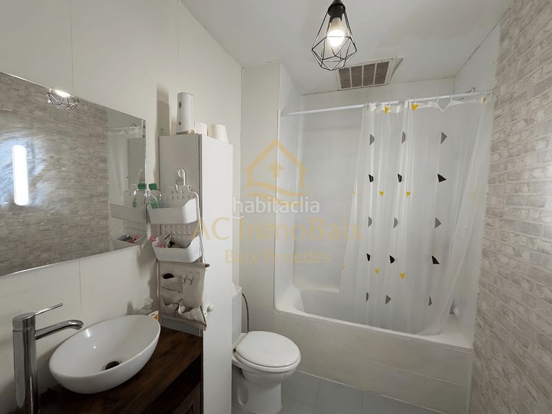 Foto c0ada9c0-4d36-4618-ae4f-011593759a78. Casa adossada amb xemeneia aparcament a Bardaji-El Molí de Baix Cubelles