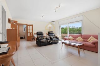 Chalet  Carrer jaume primer. Finca de 3.790 m² con dos viviendas independientes en vallirana