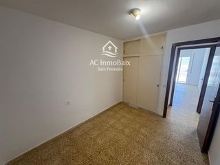 Piso  Carrer baix penedès. Piso 4 hab en calafell para reformar