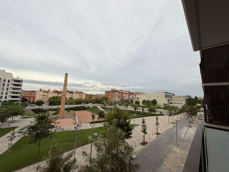 Foto b7cb89bb-11e1-4f48-bb54-0d6f8f1dc78a. Pis amb piscina a Llevant Viladecans