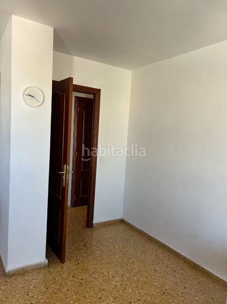 Piso familiar de 4 habitaciones con garaje en excelente ubicación en Valencia - Imagen 11