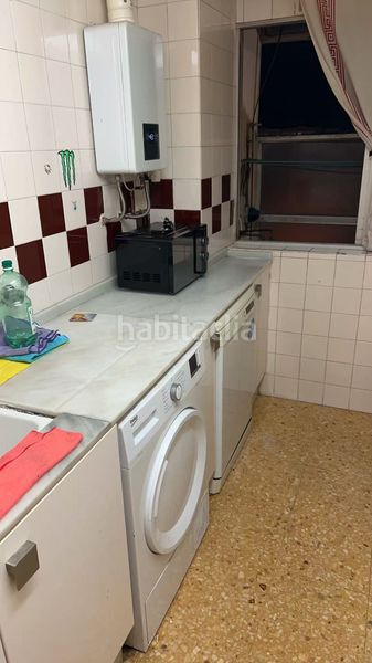 Piso familiar de 4 habitaciones con garaje en excelente ubicación en Valencia - Imagen 8
