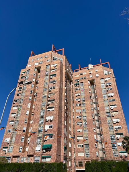 Piso familiar de 4 habitaciones con garaje en excelente ubicación en Valencia - Imagen 2