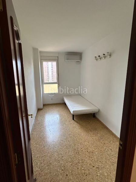 Piso familiar de 4 habitaciones con garaje en excelente ubicación en Valencia - Imagen 6