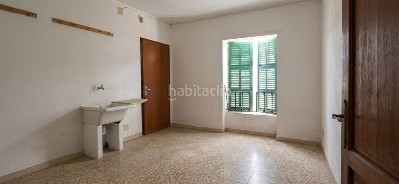 Foto deaaf819-a9d0-4b7f-a13b-68c77a2845e4. Casa amb xemeneia aparcament a Manacor centre Manacor