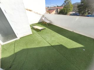 Reihenhaus in Centre-Zona Alta. Adosado en venta en zona del camí