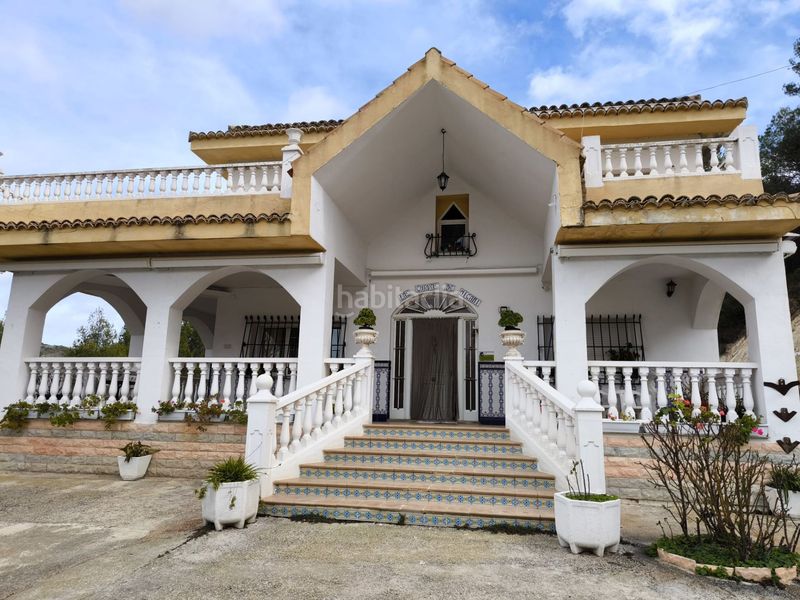 Foto 588f6e56-d8e7-4b7a-870c-d78f0df0eb70. Casa amb calefacció a Batoi Alcoi