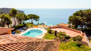 Xalet a Carrer holanda 3. Villa de lujo con vistas panorámicas al mediterráneo en cala can